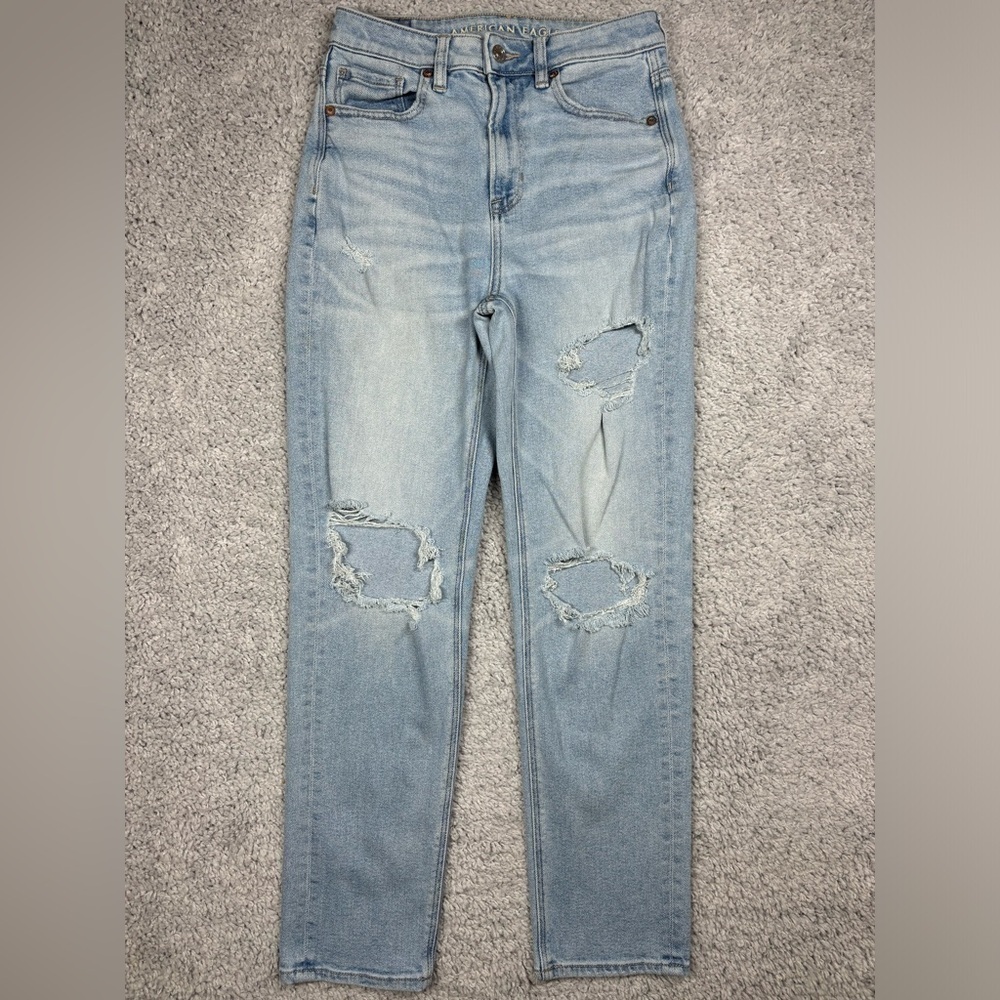 American Eagle jeans Womens 2 Mom Straight Jean Light Wash Distressed Holes